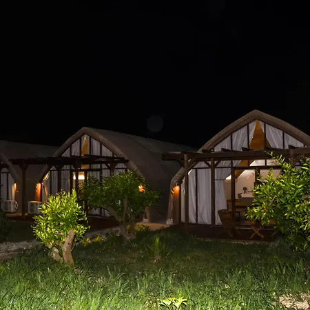 Quonset Glamping Szálloda *