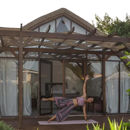 Szálloda Quonset Glamping *