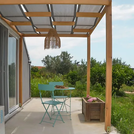 Quonset Glamping Szálloda