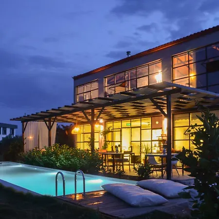 Quonset Glamping Hotel *